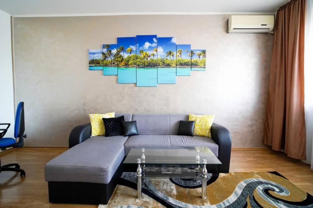 Sky Modern 1 Bedroom Apt W Free Parking Bucarest Esterno foto