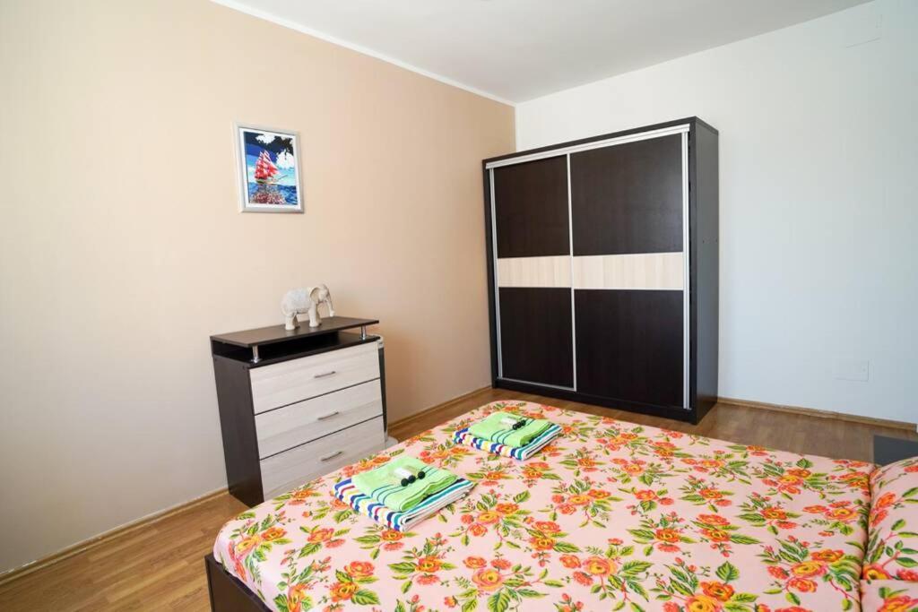 Sky Modern 1 Bedroom Apt W Free Parking Bucarest Esterno foto